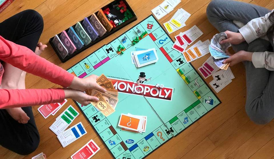 Éteignez votre téléphone portable et retrouvez votre famille avec ces 8 jeux de société et de cartes super amusants (il y en a un consacré à Lisbonne).