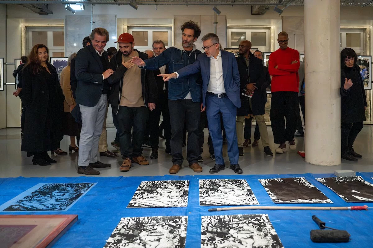 Vhils e o presidente da Câmara de Lisboa, na inauguração da exposição no MUDE