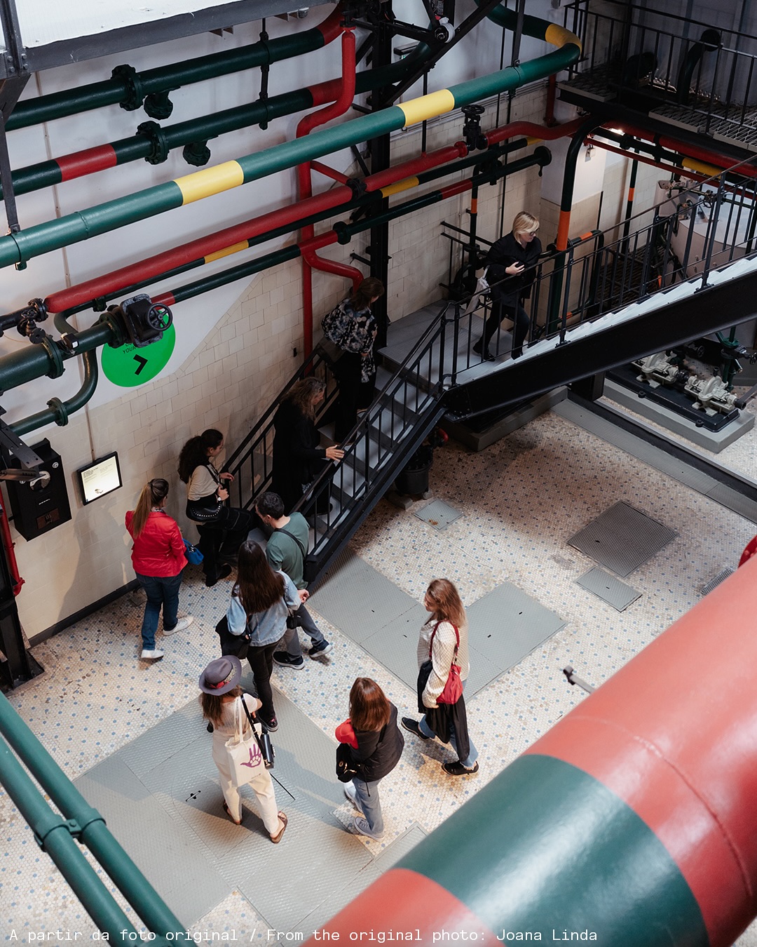pessoas no museu da eletricidade