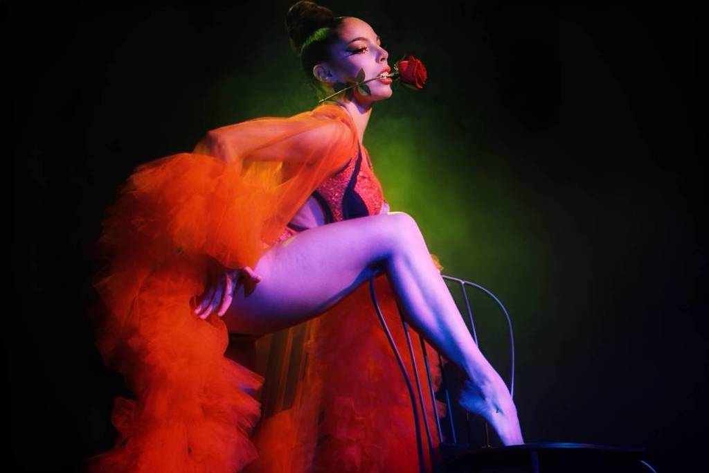 artista do show acrobático love struck airotic soiree