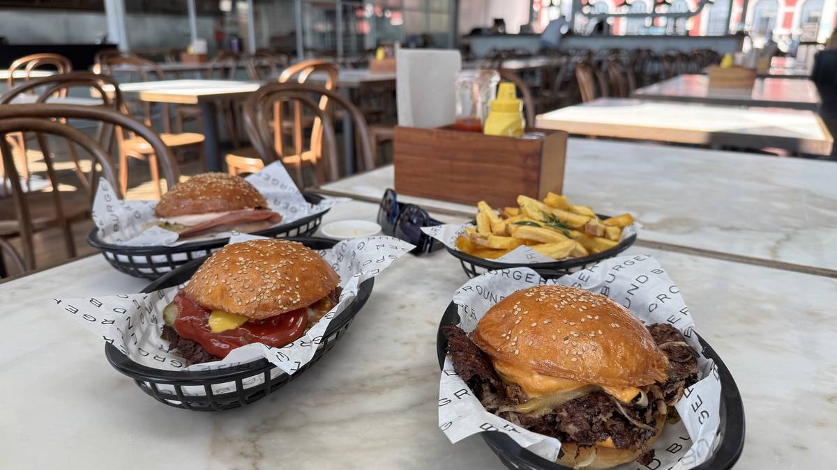 sandes e smash burgers na hamburgueria Ground Burger em santa apolónia