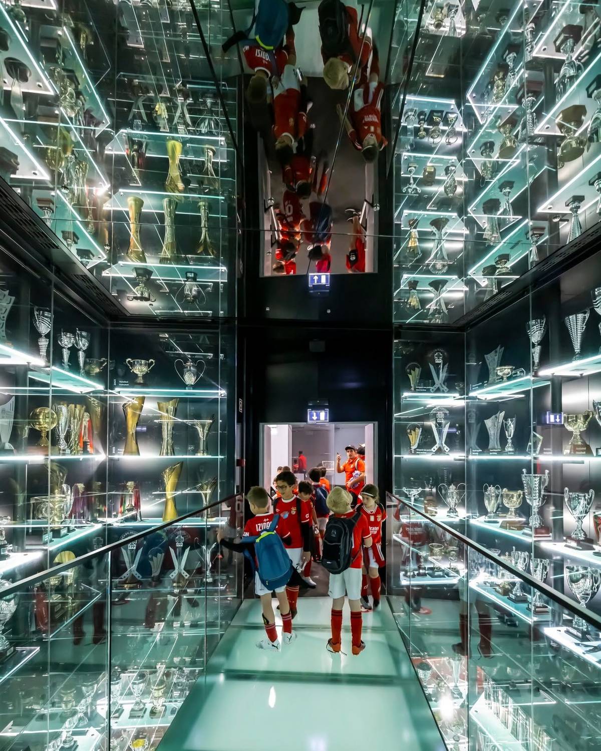 Crianças a visitar o Museu Benfica - Cosme Damião