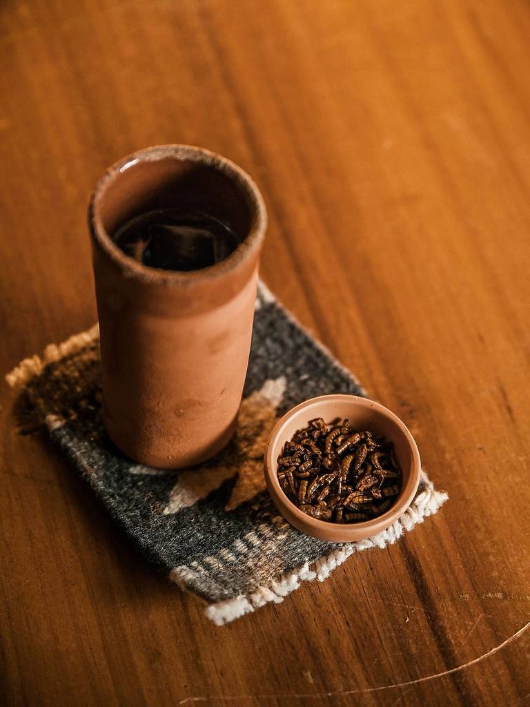 guacamole com insetos no restaurante bib gourmand carnal gastrobar 