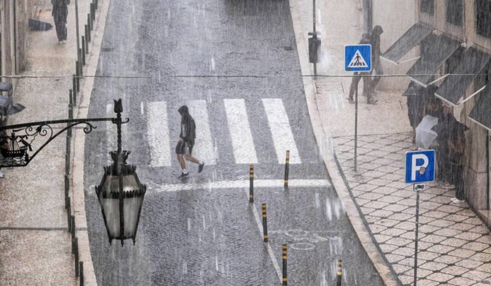 Tempestade Leonardo: o fenómeno meteorológico que vai despejar chuva equivalente a 3 dias em apenas 24 horas: a data do ponto crítico em Portugal