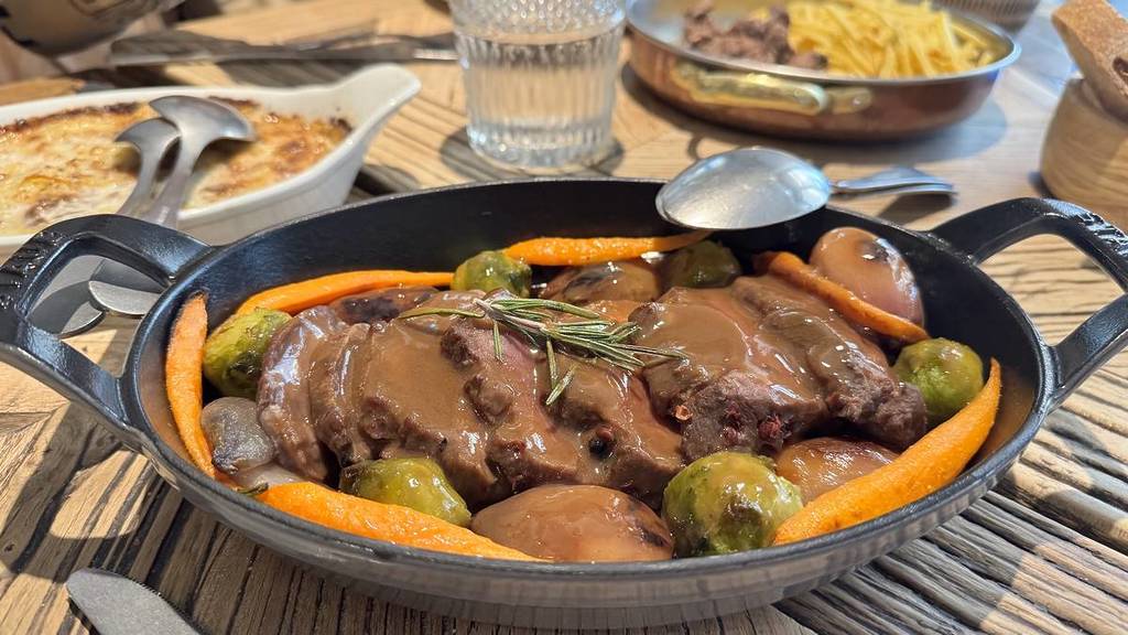 assado de domingo no restaurante delfina cantina portuguesa