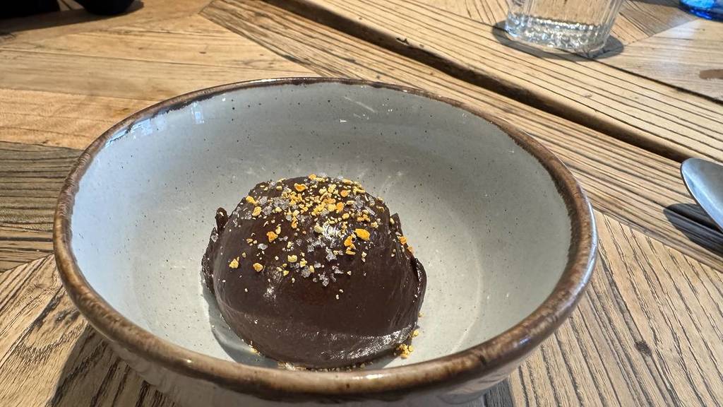 Mousse de Chocolate com 70% de cacau no restaurante delfina cantina portuguesa