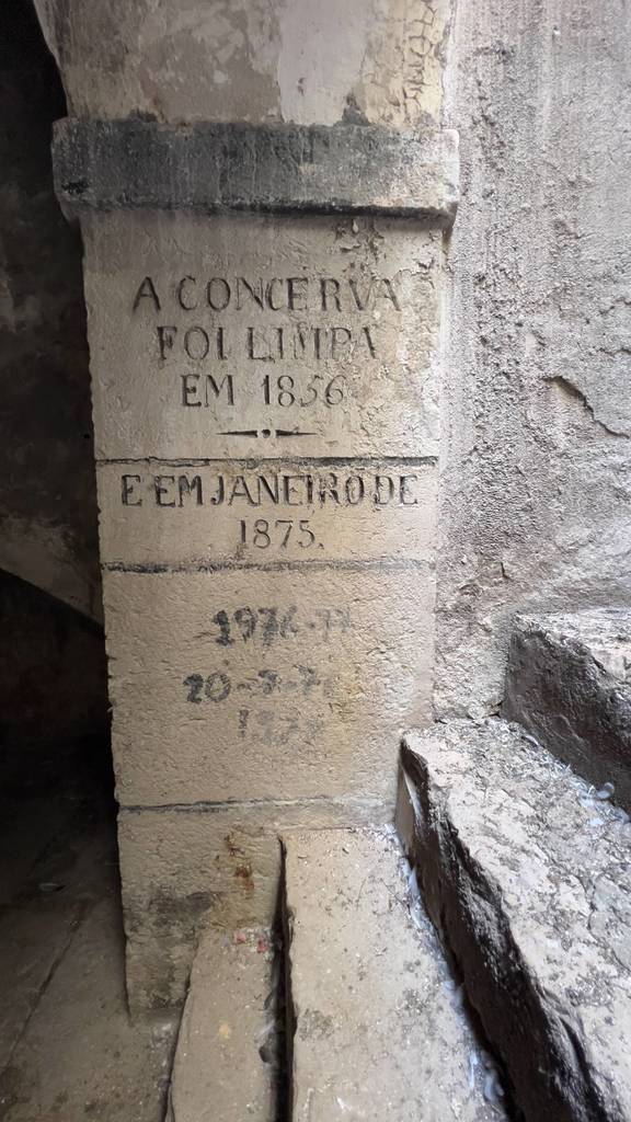 registro su una delle pietre della Fontana del Re 