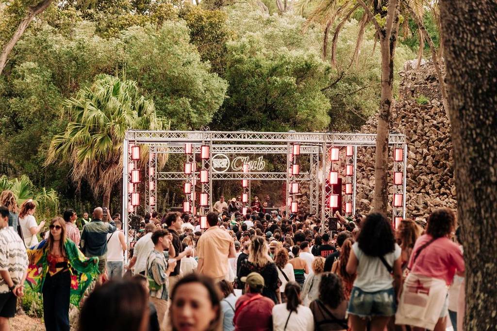 Giving a general pass to the Coala Festival is a great idea for Valentine's Day.