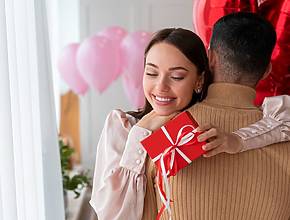 Guia de presentes para o Dia dos Namorados: do pastel de nata de morango a concertos à luz das velas e jantares ‘calientes’