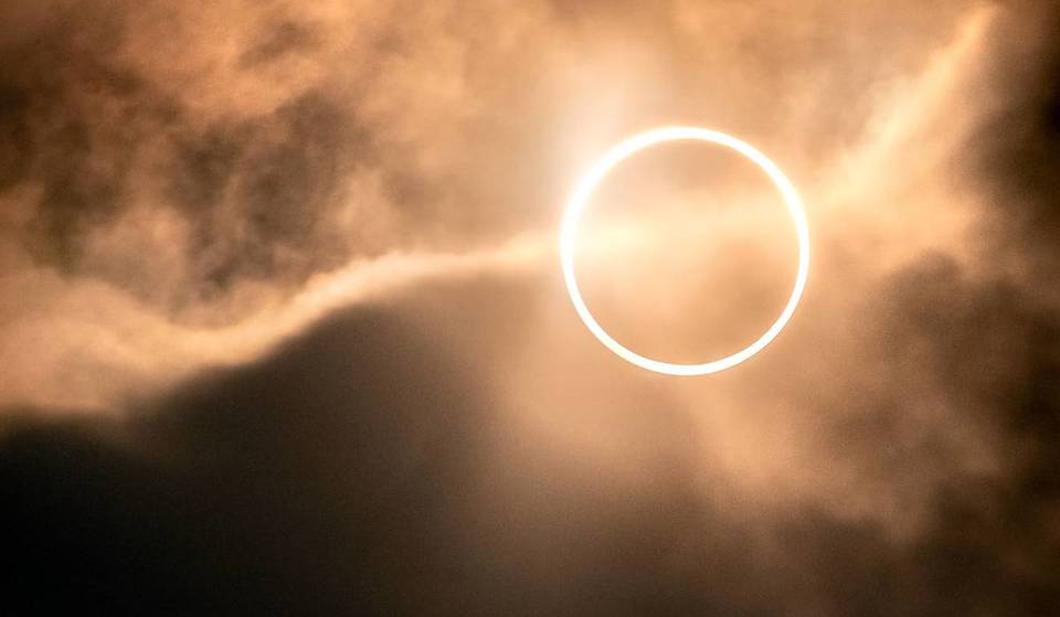 Eclipse solar anular: ¿sabes por qué el sol formará un anillo dorado en el cielo este martes?