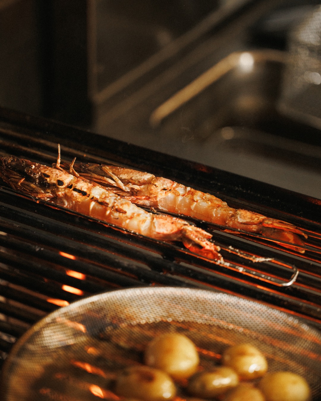 Chef roasting food on the tiger prawn roasting at the 550º restaurant 
