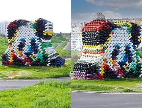 Tem dez metros e é feito de cem pneus usados: o novo ‘morador’ gigante que invadiu uma rotunda de Lisboa