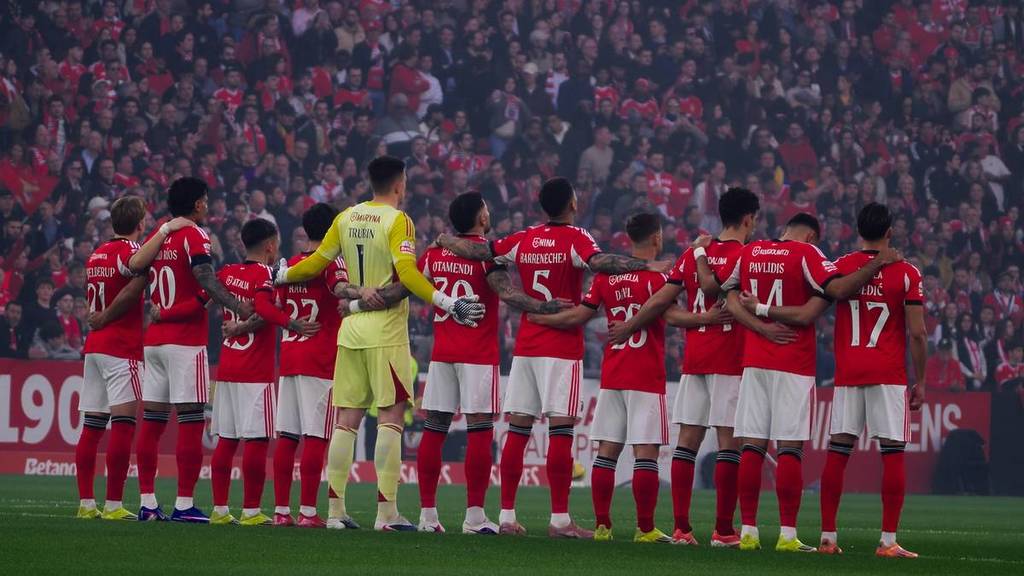 Benfica players' jerseys with women's names instead of Sagres sponsorship