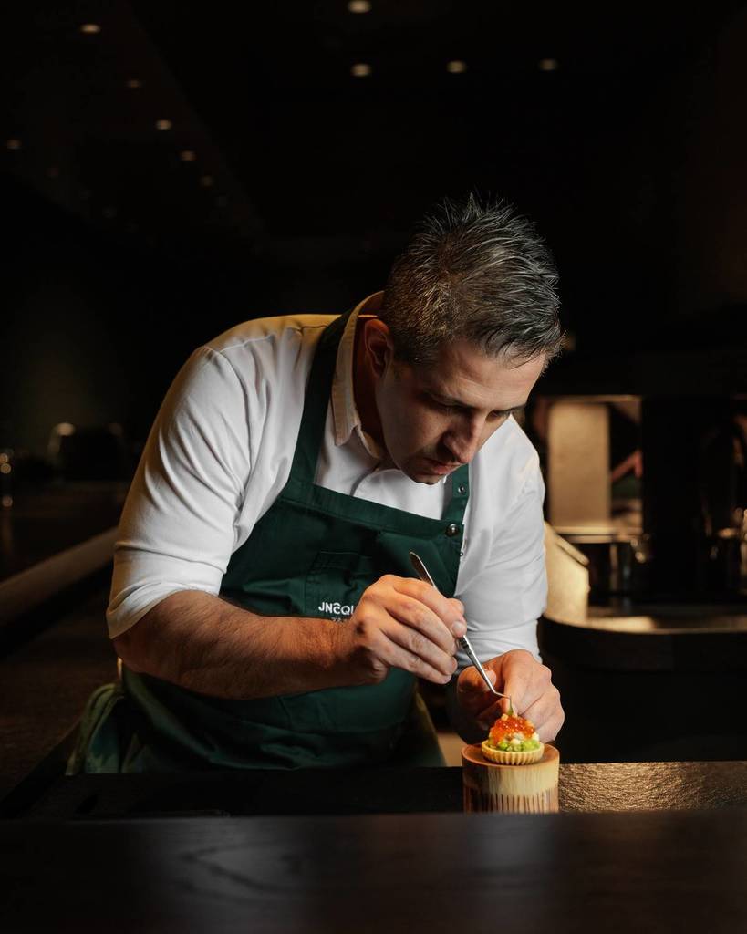 el chef filipe carvalho en el restaurante de la apertura del año según la guía michelin