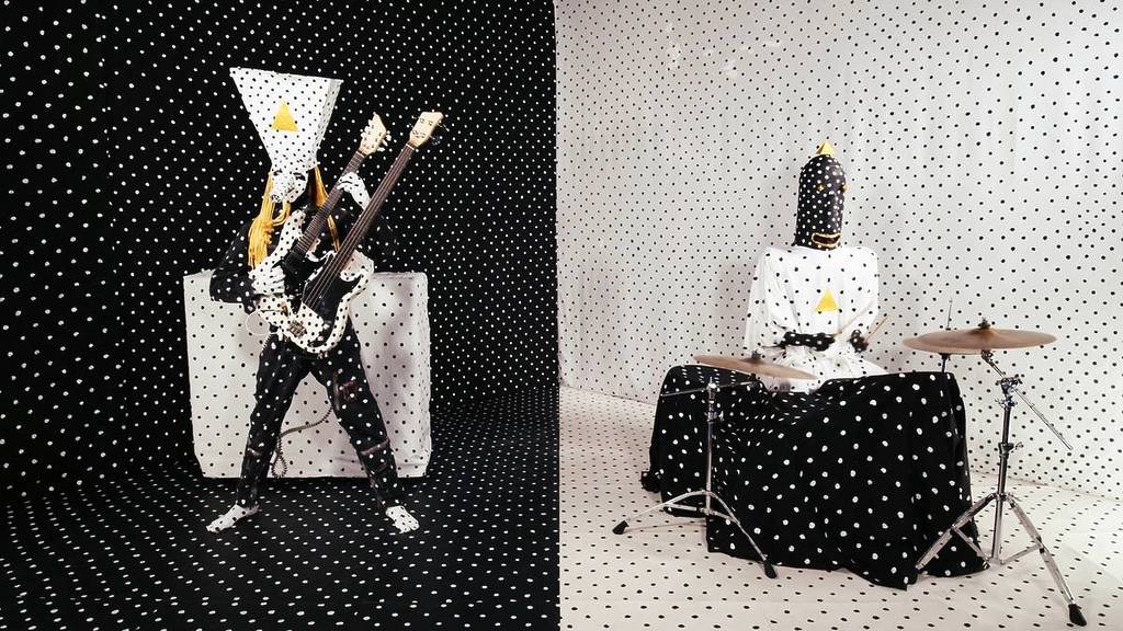 Angine de Poitrine duo at a concert, Meo Kalorama