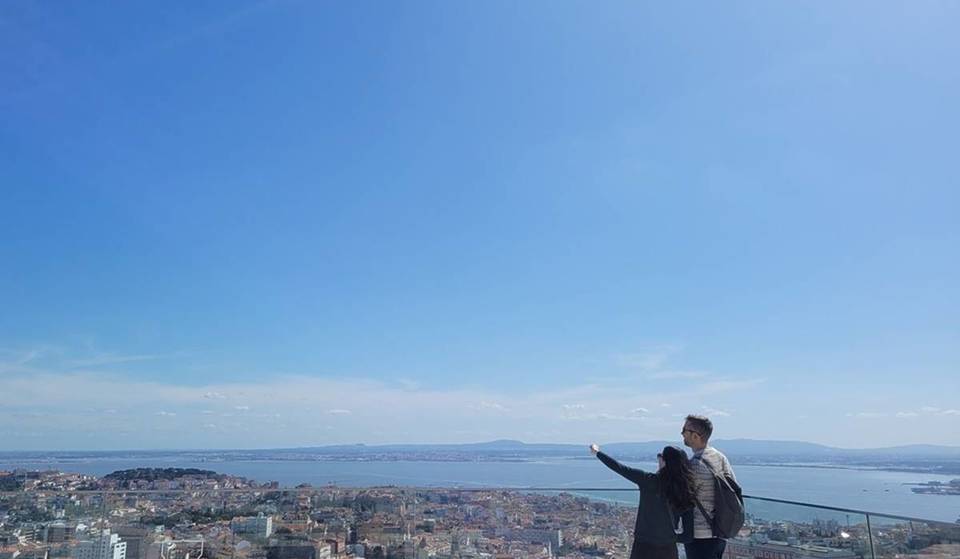 El recorrido por las alturas que une tres terrazas históricas de Lisboa (pasando por el escenario de un famoso «asesino en serie»)
