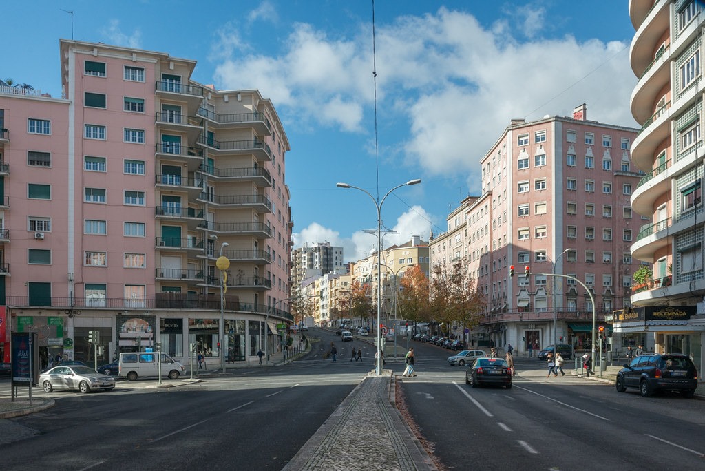 João XXI Avenue Tunnel, area near the entrance to the intersection with Roma Avenue, which connects to Areeiro