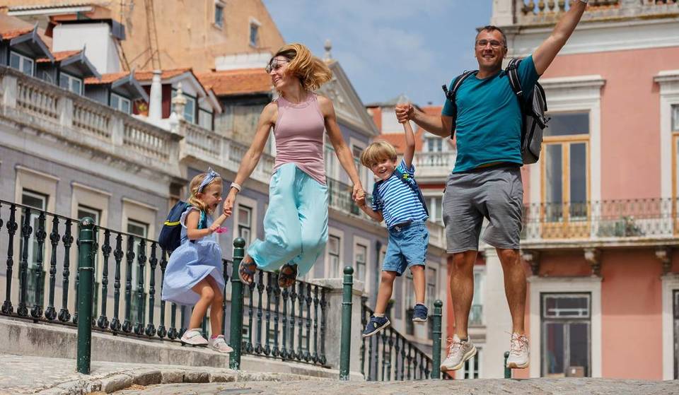 Lisboa bate mais de 150 cidades costeiras e é coroada como o melhor destino de férias em família da Europa para este verão