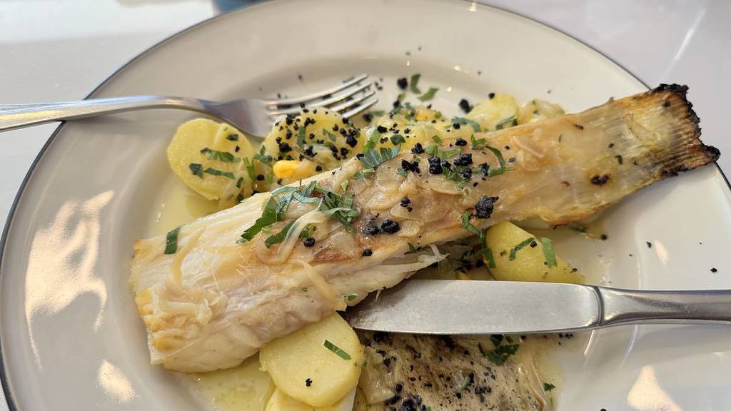 Rochen à la Gomes de São im Restaurant Chico Esperto