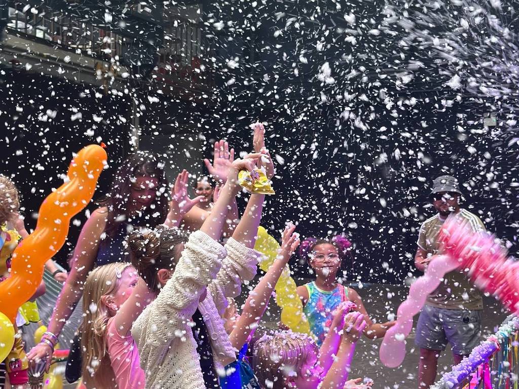 Renowned Family Rave Makes Waves on a Lisbon Rooftop: The Hit Event Uniting Generations with Techno Beats 14 big fish little fish family rave