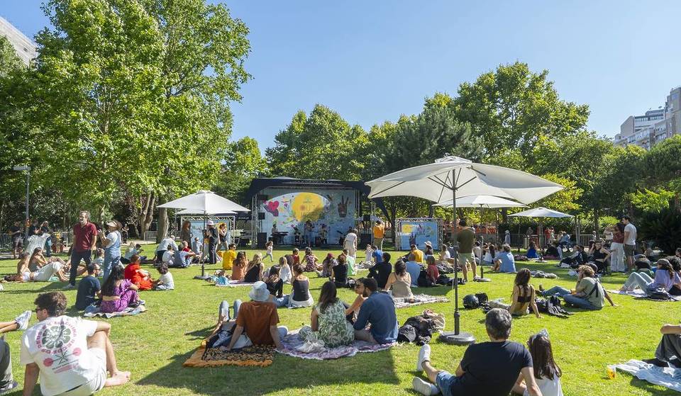 Fim de tarde perfeito a 20 minutos de Lisboa: o icónico festival de jazz regressa com entrada livre e um novo mercado de artesanato