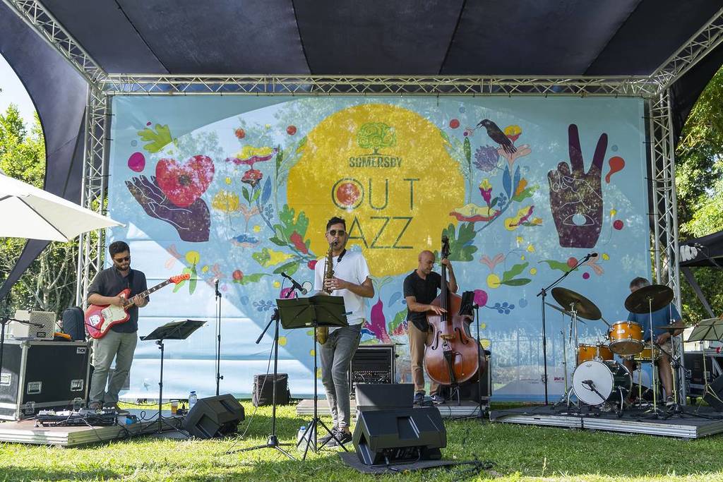 pessoas no festival out jazz em oeiras