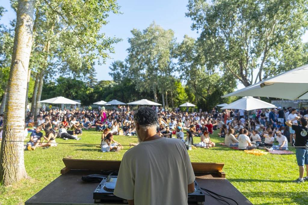 pessoas no festival out jazz em oeiras