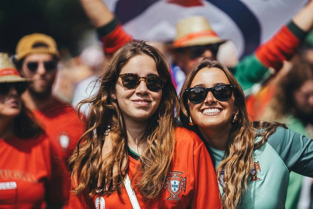 aficionados al fútbol animando a la selección de Portugal en el Mundial de fútbol de 2026 
