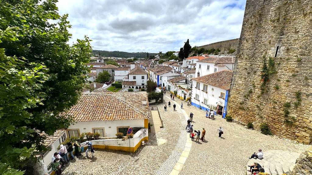 vue sur la Rua Direita depuis le château d’Óbidos 