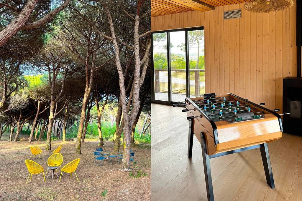 des chaises pour se détendre dans la pinède + la salle de jeux du camping Huttopia 