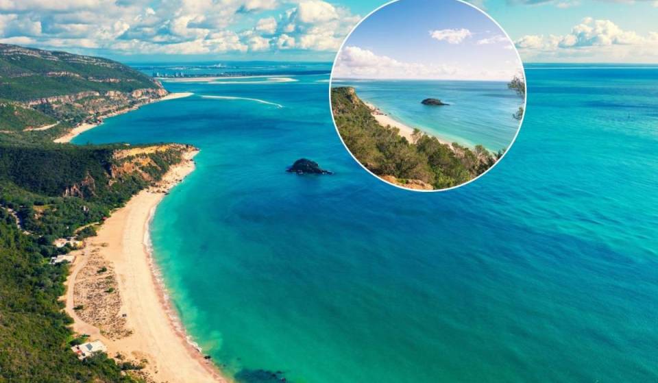 Esquece as Caraíbas: esta praia paradisíaca a 45 minutos de Lisboa tem águas cristalinas e é um autêntico sonho de verão