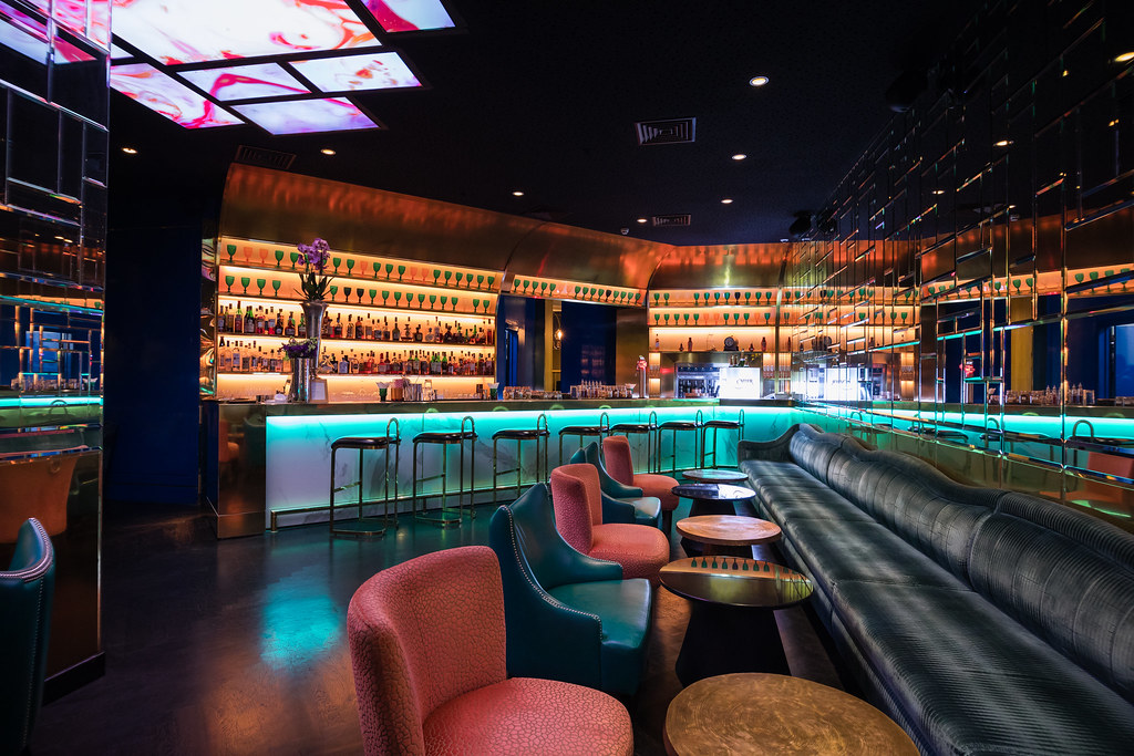 Uptown Bar con schermo da 80 pollici per seguire i Mondiali