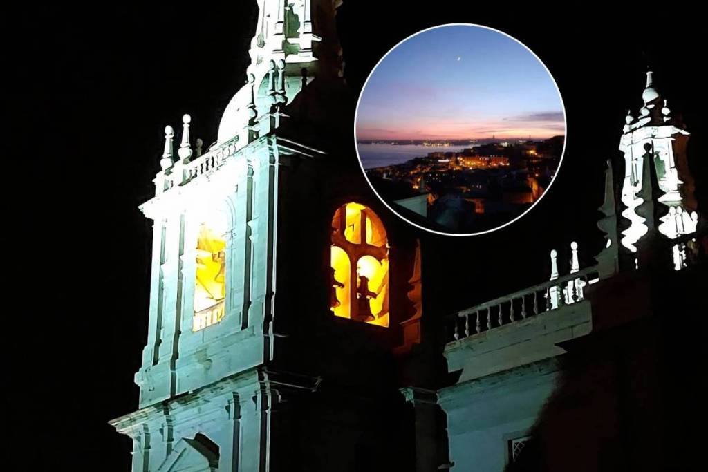 il chiaro di luna sulla torre del monastero di São Vicente de Fora