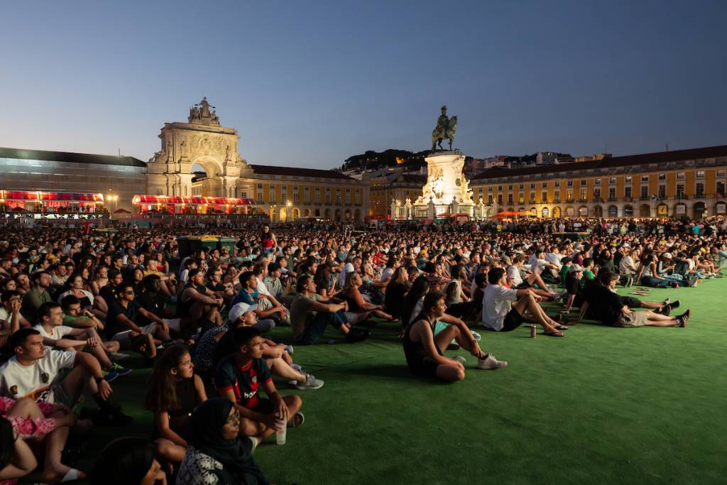 Mondiali di calcio nel cortile del palazzo