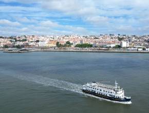 A primeira carreira nova da Transtejo em 20 anos já cruza o Tejo e liga a Trafaria à Doca de Pedrouços a tempo do NOS Alive