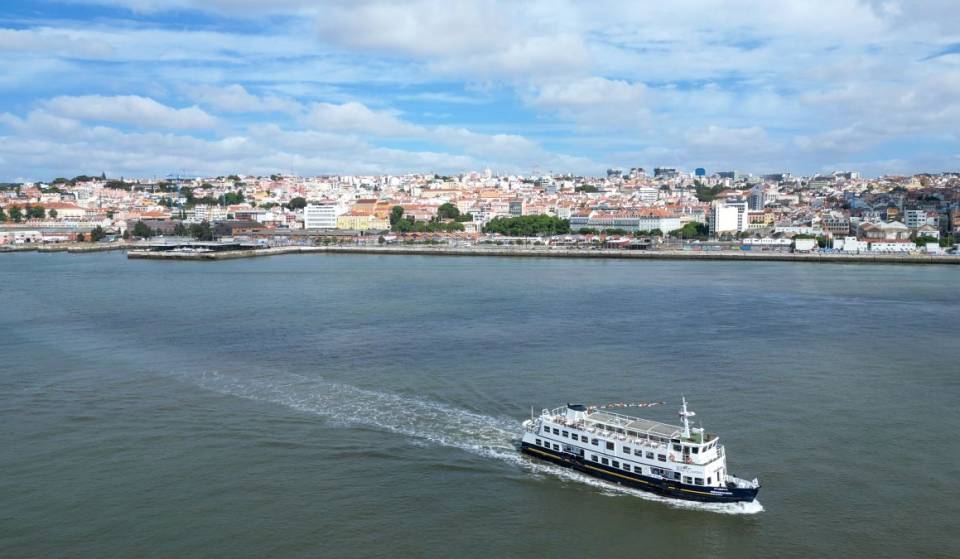 A primeira carreira nova da Transtejo em 20 anos já cruza o Tejo e liga a Trafaria à Doca de Pedrouços a tempo do NOS Alive