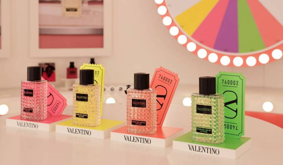 Apenas durante cinco dias em Lisboa: a loja pop-up de entrada livre de Valentino Beauty recria o espírito das feiras de verão com jogos, surpresas e uma nova coleção para descobrir