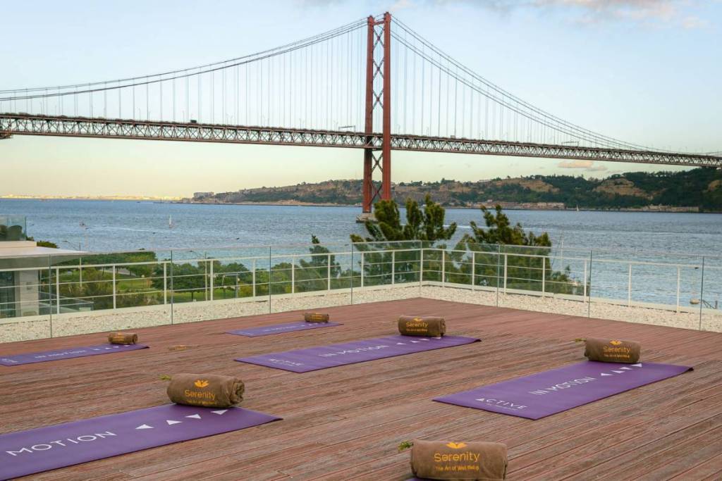 Yoga bajo la luna llena en el Hyatt Regency Lisboa