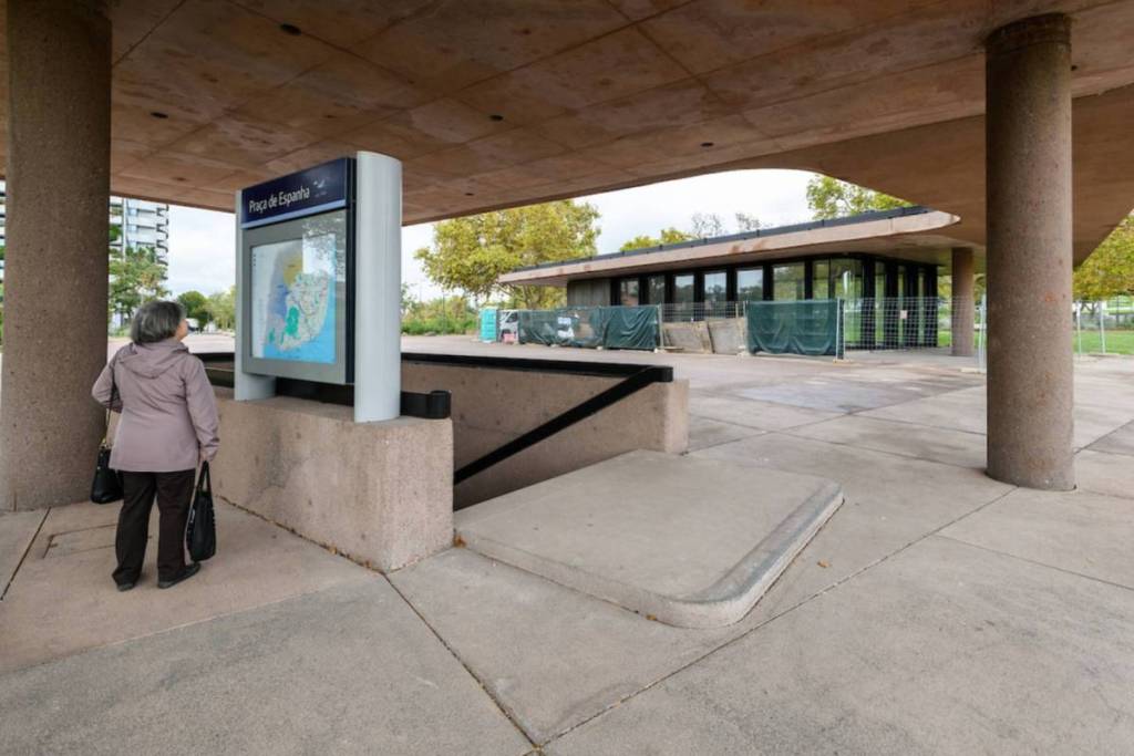 South concourse of Praça de Espanha Metro Station