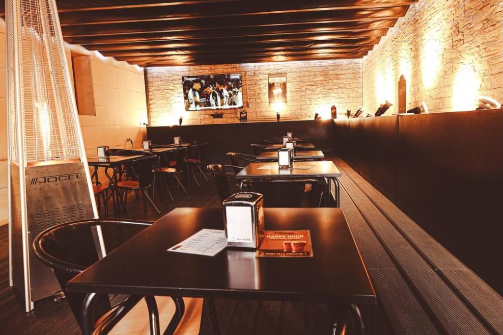Innen-Terrasse im Restaurant „The Dog“ 