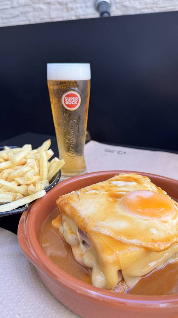 Francesinha im „The Dog“ 