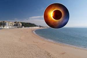 Una «pura celebración del verano»: la playa cerca de Lisboa que ha organizado una fiesta gratis con pantalla gigante para ver el histórico eclipse del 12 de agosto