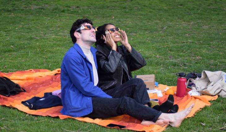 Adeus, óculos esgotados: podes assistir ao eclipse solar em transmissões online