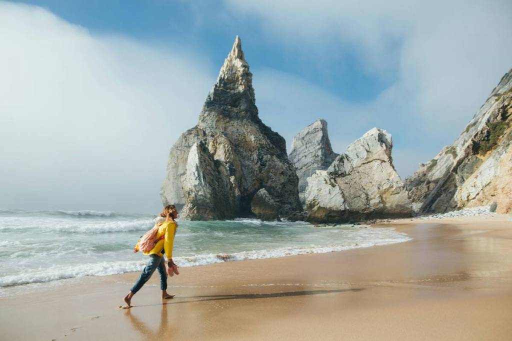 novo ranking da holidu sobre as melhores praias de portugal coloca adraga em destaque