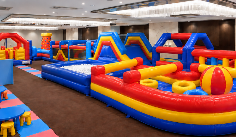 Ein echtes Sonntagsparadies für Familien im Zentrum von Lissabon: Der Brunch im Sheraton ist zurück – mit einer 28 Meter langen Mega-Hüpfburg und einem Buffet nach Belieben