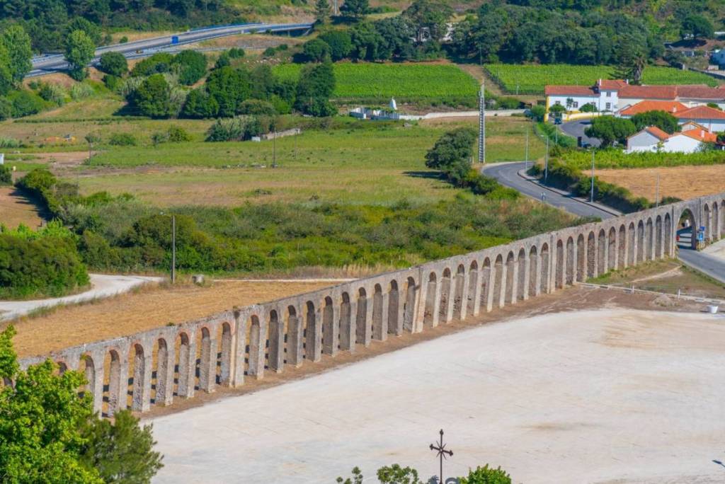 aqueduto da usseira, em óbidos é uma das novas sete maravilhas de portugal