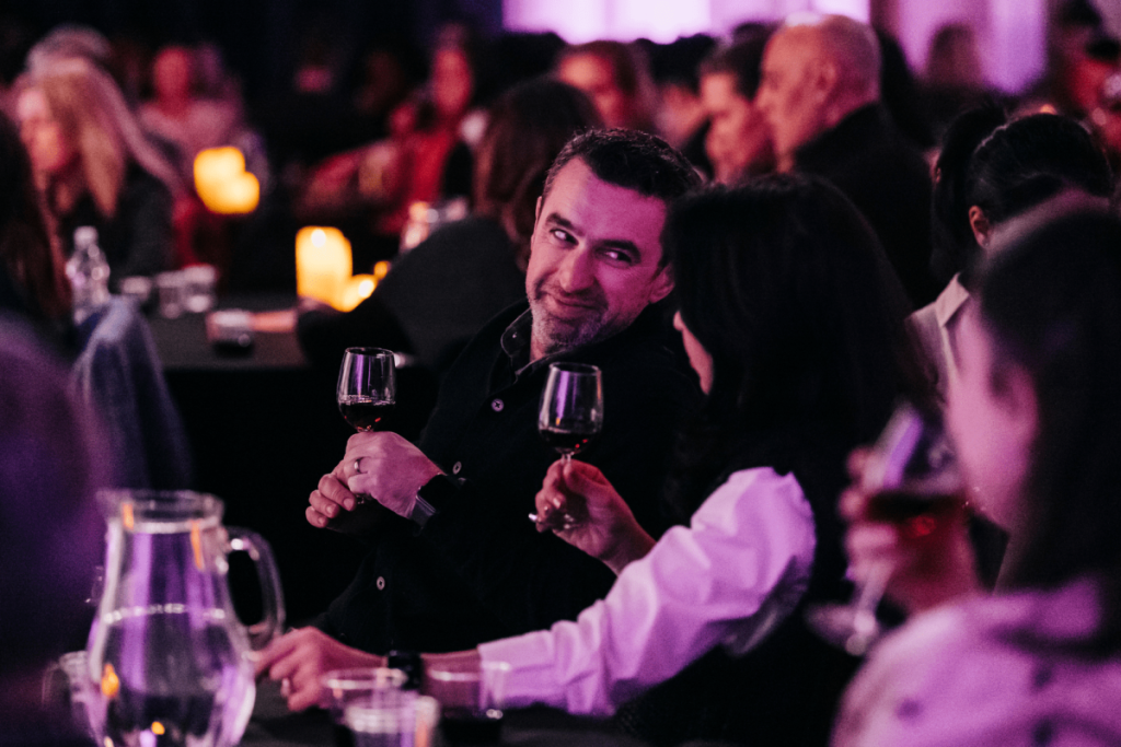 A prova de vinhos sem regras nem pretensões chega a Lisboa: ‘An Idiot’s Guide to Wine’ junta stand-up comedy e vinhos internacionais
