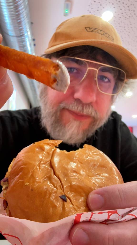 Smash-Burger und Pommes bei Patty Smash Burgers