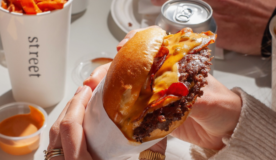 Süchtige und echte Feinschmecker: Vergiss die traditionellen Burgerläden und entdecke die neue ultimative Karte der besten Smash-Burger in Lissabon schon ab 9 €