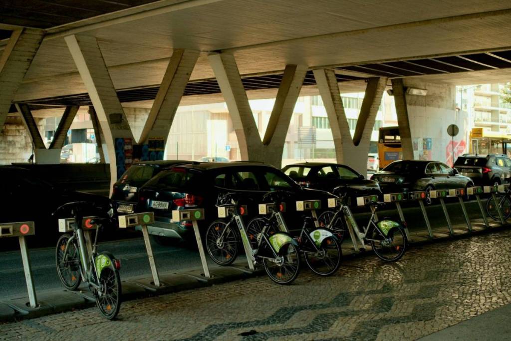 a partir de 15 de outubro as viagens de táxi do aeroporto de lisboa custam 16 euros